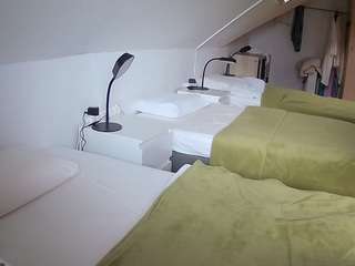 voyeurcam-julmodels-bed-4