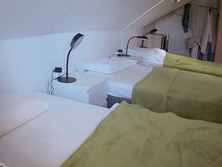 voyeurcam-julmodels-bed-4