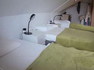 voyeurcam-julmodels-bed-4