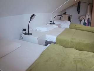 voyeurcam-julmodels-bed-4
