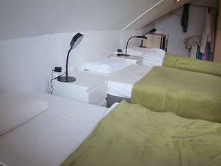 voyeurcam-julmodels-bed-4