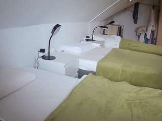 voyeurcam-julmodels-bed-4