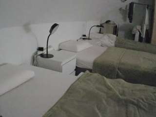 voyeurcam-julmodels-bed-4 Thumb Image