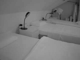 voyeurcam-julmodels-bed-4 Webcam Model Profile