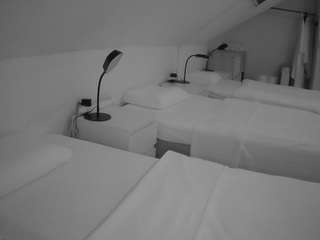 voyeurcam-julmodels-bed-4