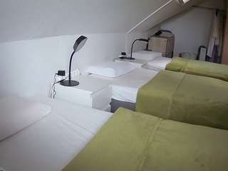 voyeurcam-julmodels-bed-4
