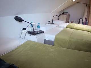 voyeurcam-julmodels-bed-4