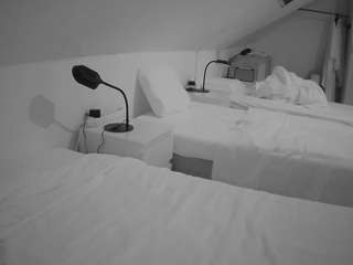 voyeurcam-julmodels-bed-4 camsoda