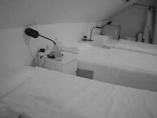voyeurcam-julmodels-bed-4