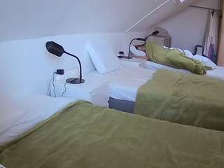 voyeurcam-julmodels-bed-4