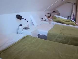 voyeurcam-julmodels-bed-4