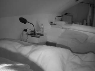 voyeurcam-julmodels-bed-4