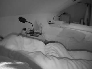 voyeurcam-julmodels-bed-4