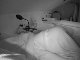 voyeurcam-julmodels-bed-4