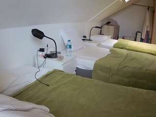 voyeurcam-julmodels-bed-4