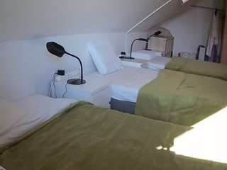 voyeurcam-julmodels-bed-4