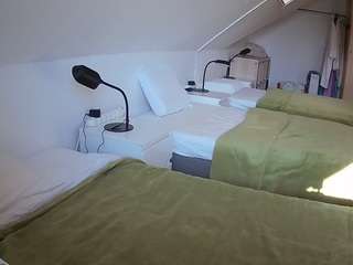 voyeurcam-julmodels-bed-4