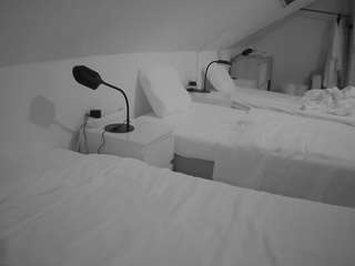 voyeurcam-julmodels-bed-4