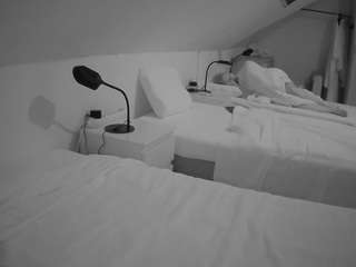 voyeurcam-julmodels-bed-4 Live Webcam on CamSoda