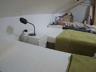 voyeurcam-julmodels-bed-4