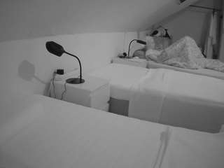 voyeurcam-julmodels-bed-4