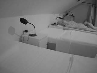 voyeurcam-julmodels-bed-4