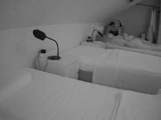 voyeurcam-julmodels-bed-4 camsoda