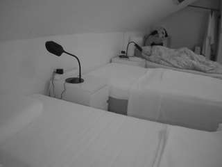voyeurcam-julmodels-bed-4 camsoda