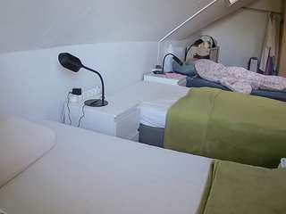 voyeurcam-julmodels-bed-4 camsoda