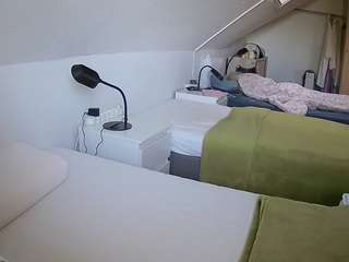 voyeurcam-julmodels-bed-4 camsoda