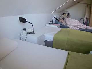voyeurcam-julmodels-bed-4 camsoda