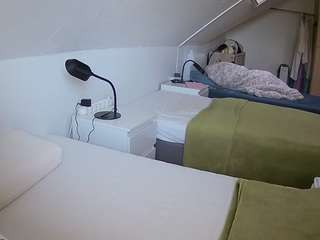 voyeurcam-julmodels-bed-4 camsoda
