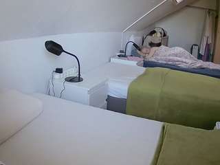 voyeurcam-julmodels-bed-4 camsoda