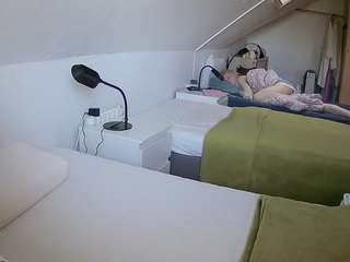 voyeurcam-julmodels-bed-4 camsoda