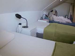 voyeurcam-julmodels-bed-4 camsoda