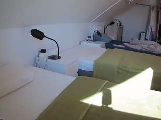 voyeurcam-julmodels-bed-4 camsoda