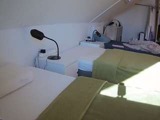 voyeurcam-julmodels-bed-4 camsoda