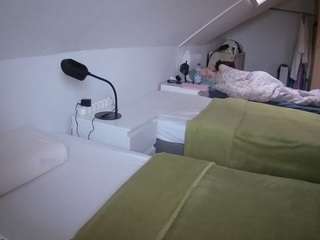 voyeurcam-julmodels-bed-4 camsoda