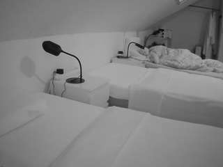 voyeurcam-julmodels-bed-4