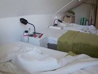 voyeurcam-julmodels-bed-4