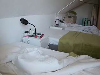 voyeurcam-julmodels-bed-4