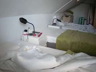 voyeurcam-julmodels-bed-4