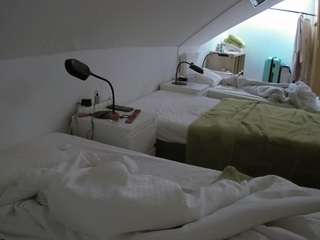 voyeurcam-julmodels-bed-4