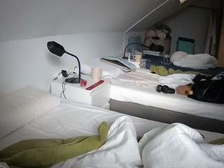 voyeurcam-julmodels-bed-4