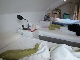 voyeurcam-julmodels-bed-4