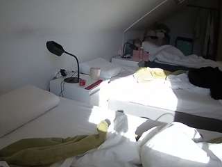 voyeurcam-julmodels-bed-4