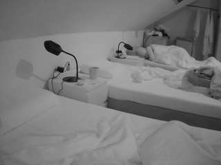 voyeurcam-julmodels-bed-4