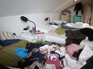 voyeurcam-julmodels-bed-4 webcam model