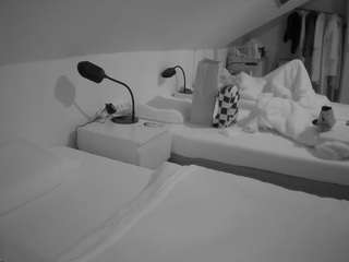 voyeurcam-julmodels-bed-4