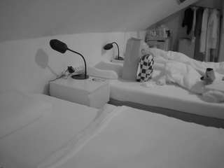 voyeurcam-julmodels-bed-4
